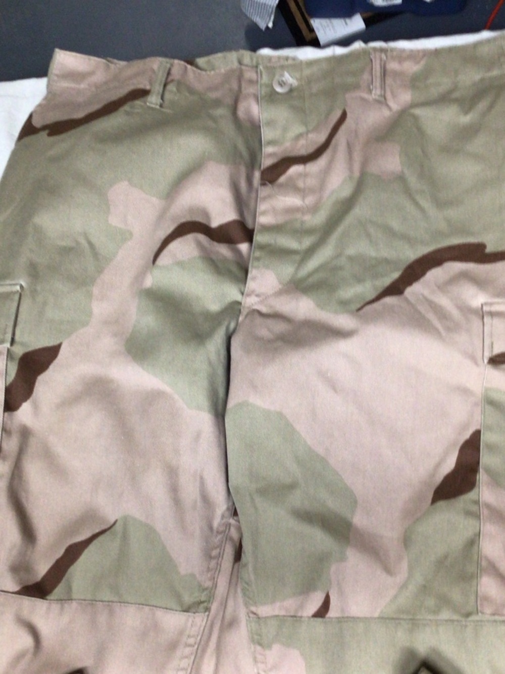 Desert Camo Cargo Pants and jacket and hat  nice combo for that hunter